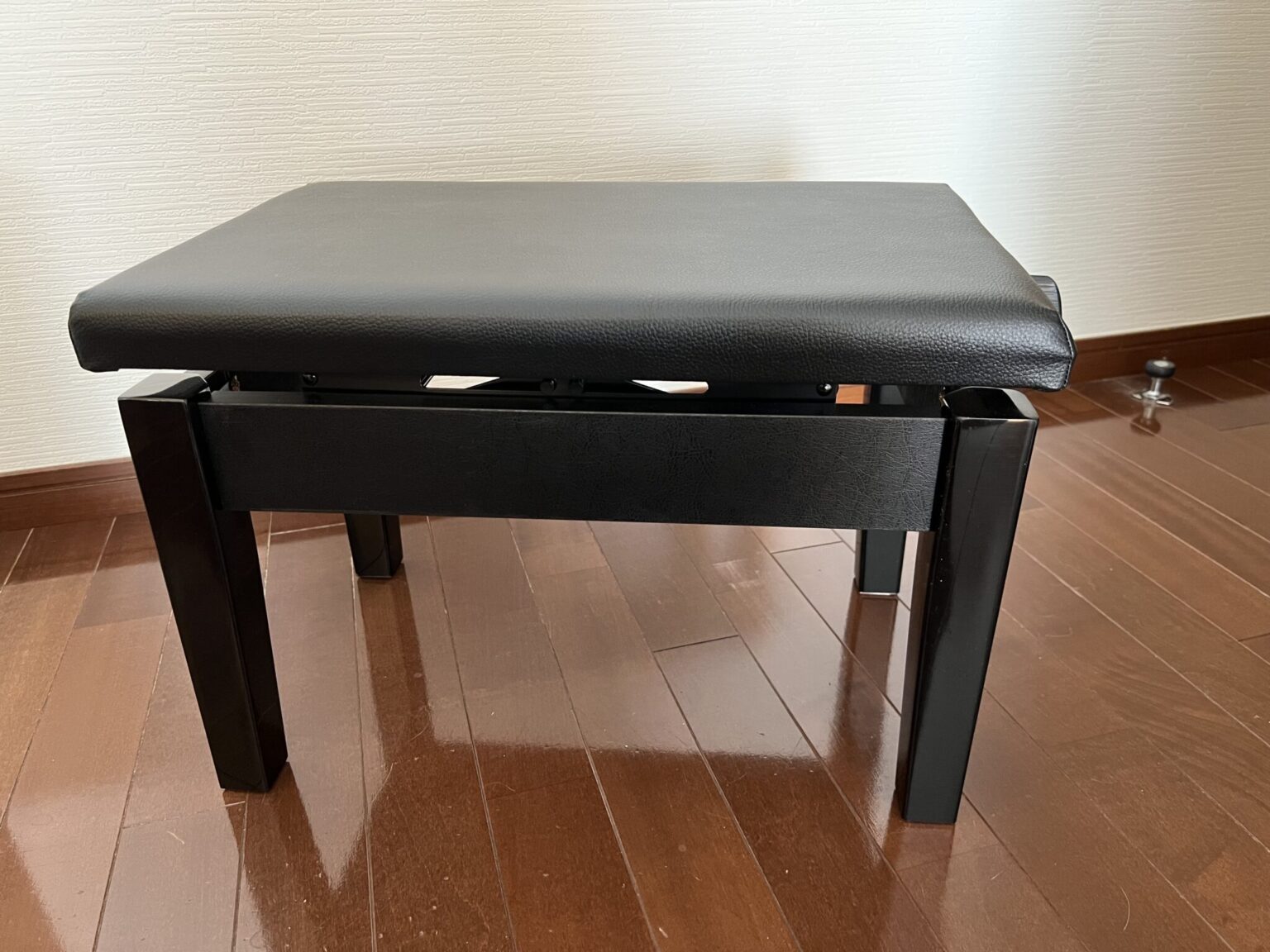 チェロ用の椅子「IT-50-CEL」