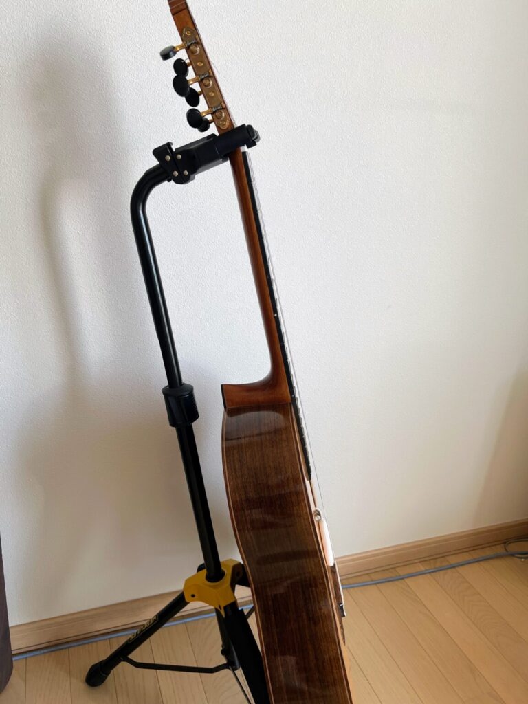 Hercules GS414B PLUSにクラシックギターを乗せる